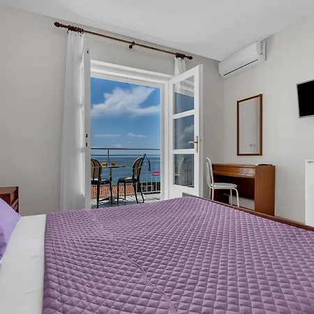 Frühstückspension Beachfront Ana 3*