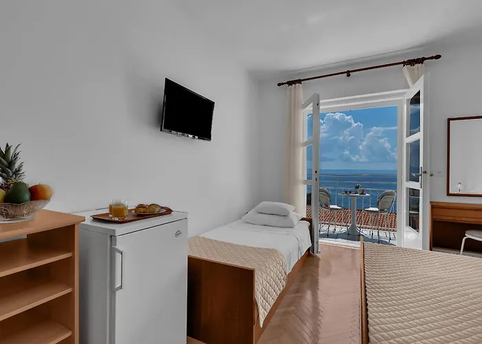 Beachfront Ana 住宿加早餐酒店 图彻皮