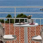 Beachfront Ana לינה וארוחת בוקר 3*