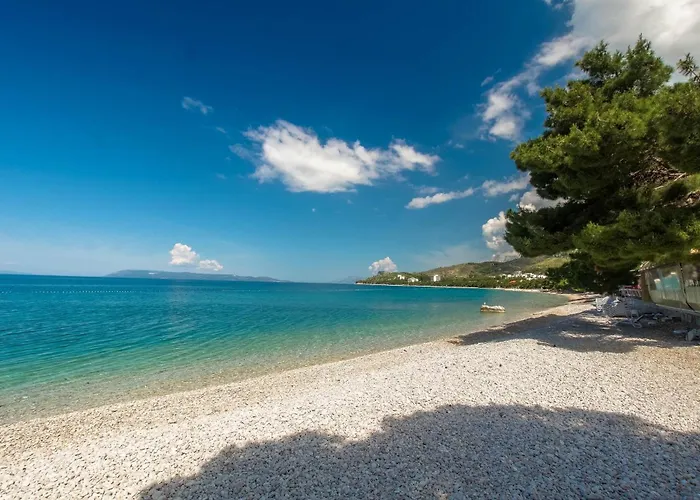 Beachfront Ana Bed & Breakfast 3*